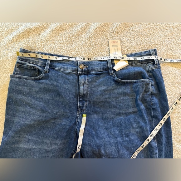 St John’s Bay Women’s Blue Denim Capri with Pockets  size 24W New With Tags - Picture 12 of 12